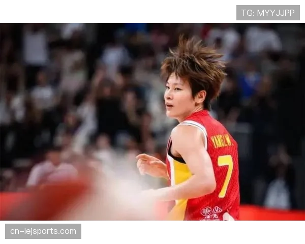 杨力维上场像战神，下场背着帆布袋去买菜，反差我笑喷