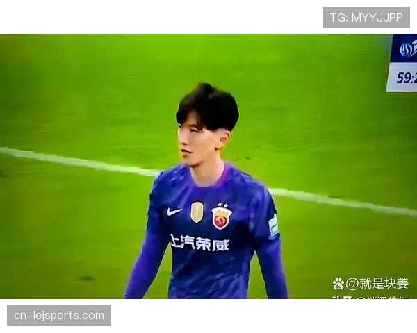 颜骏凌拎菜被拍，像隔壁大哥又像豪门少爷，差得刺眼